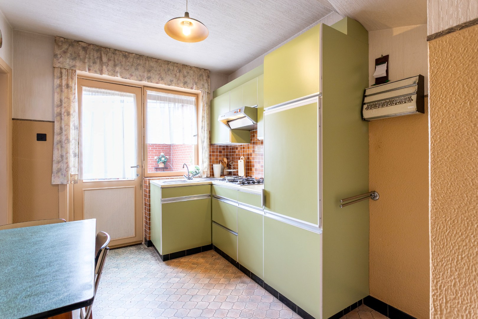 Te renoveren woning met 3 slpk te Lembeek 