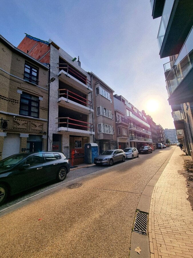 Zeer ruim appartement op de tweede verdieping met 2 terrassen 