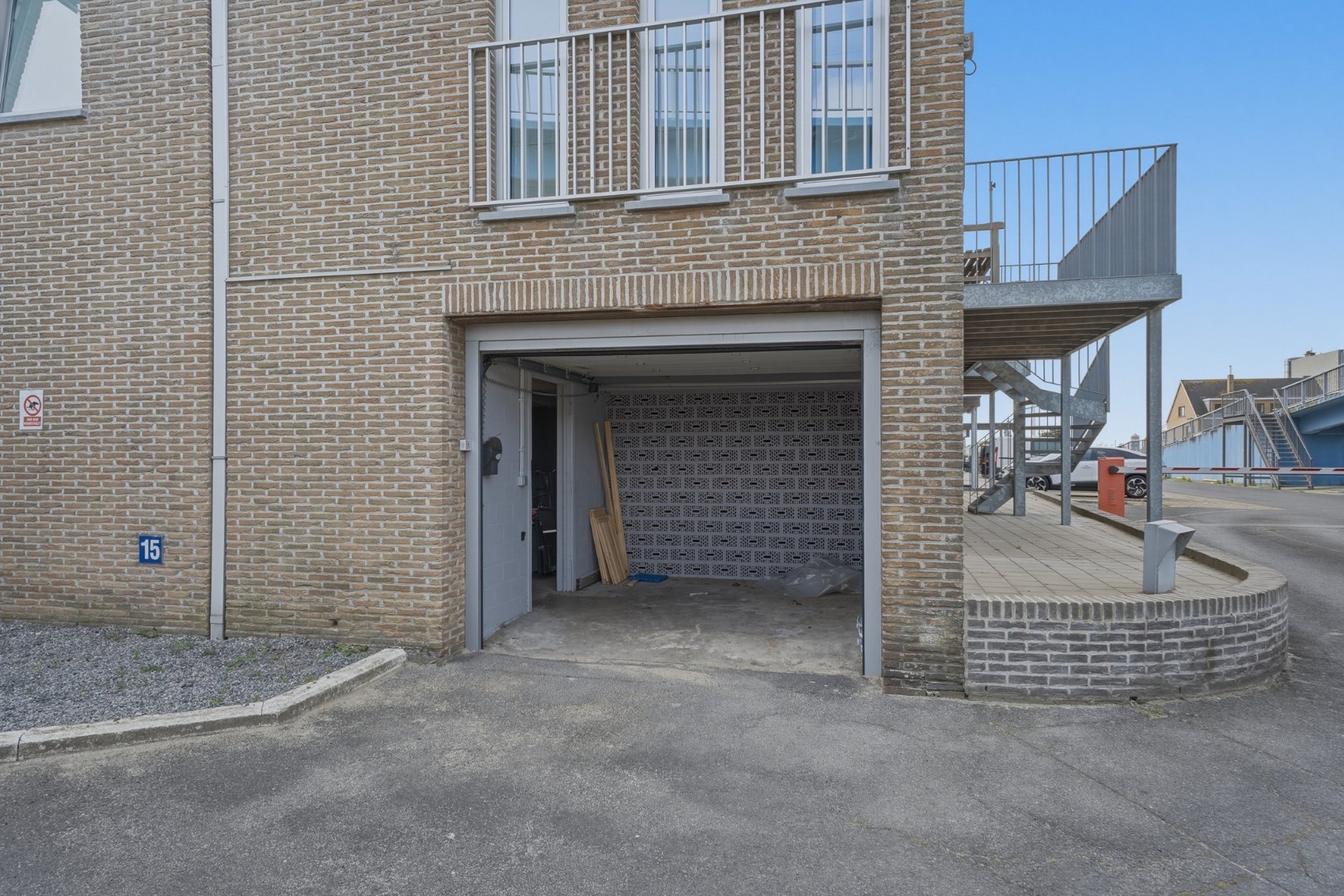 Instapklaar appartement met groot terras in Bredene - vlak bij de zee 