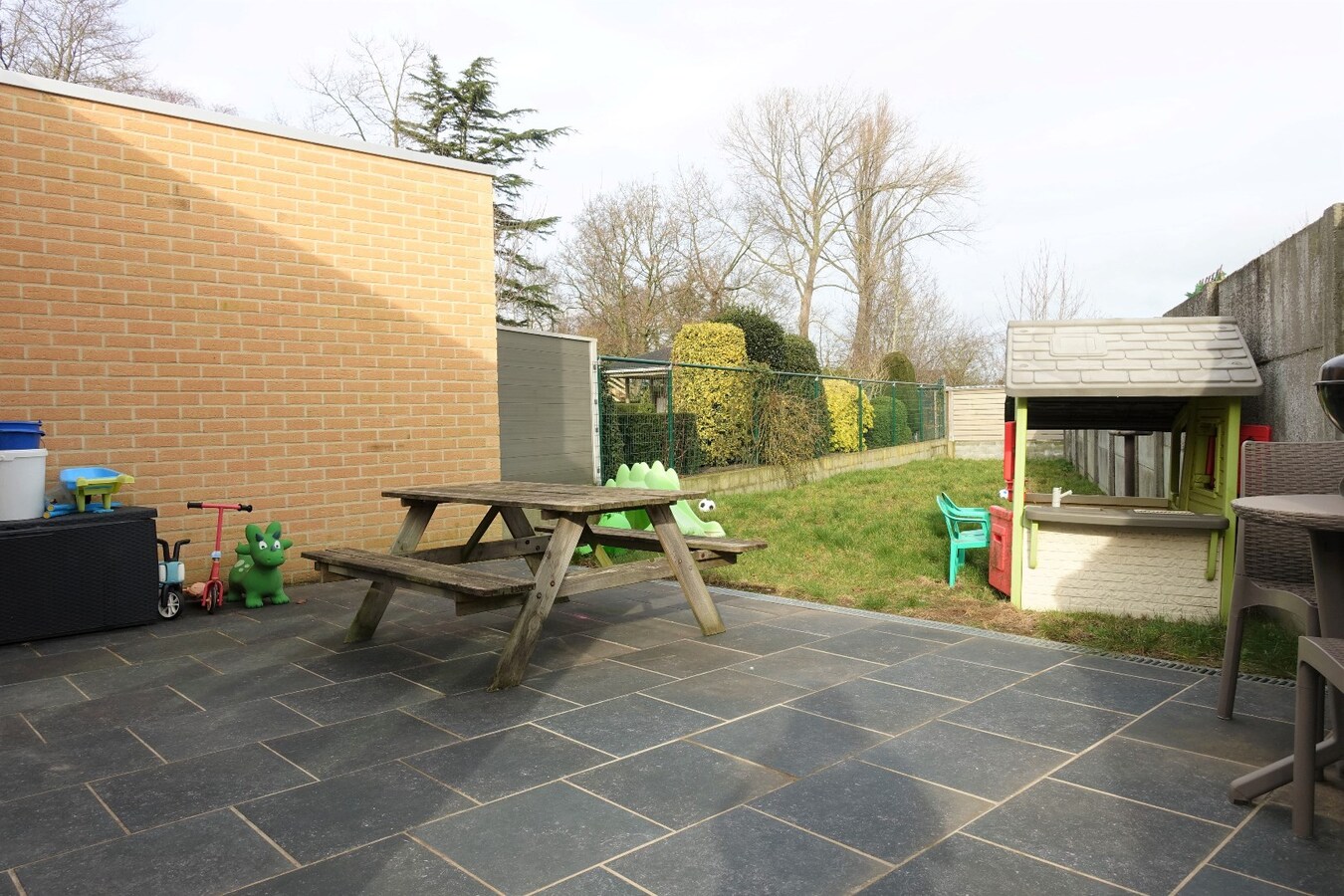 Instapklare gerenoveerde woning met tuin! 