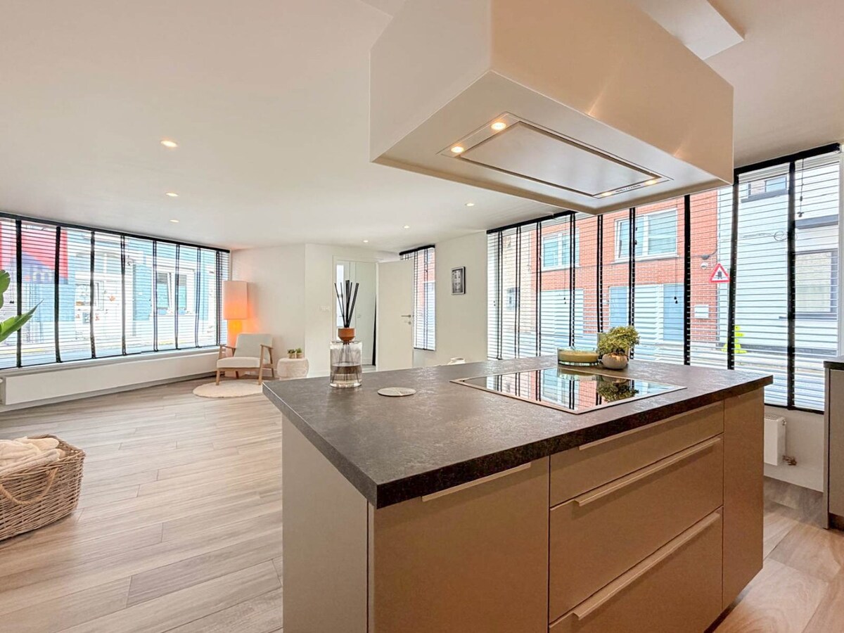 Prachtig en zeer ruim gelijkvloers appartement met zeer ruime garage 173m2 *** NONO INSPIRED ***! 