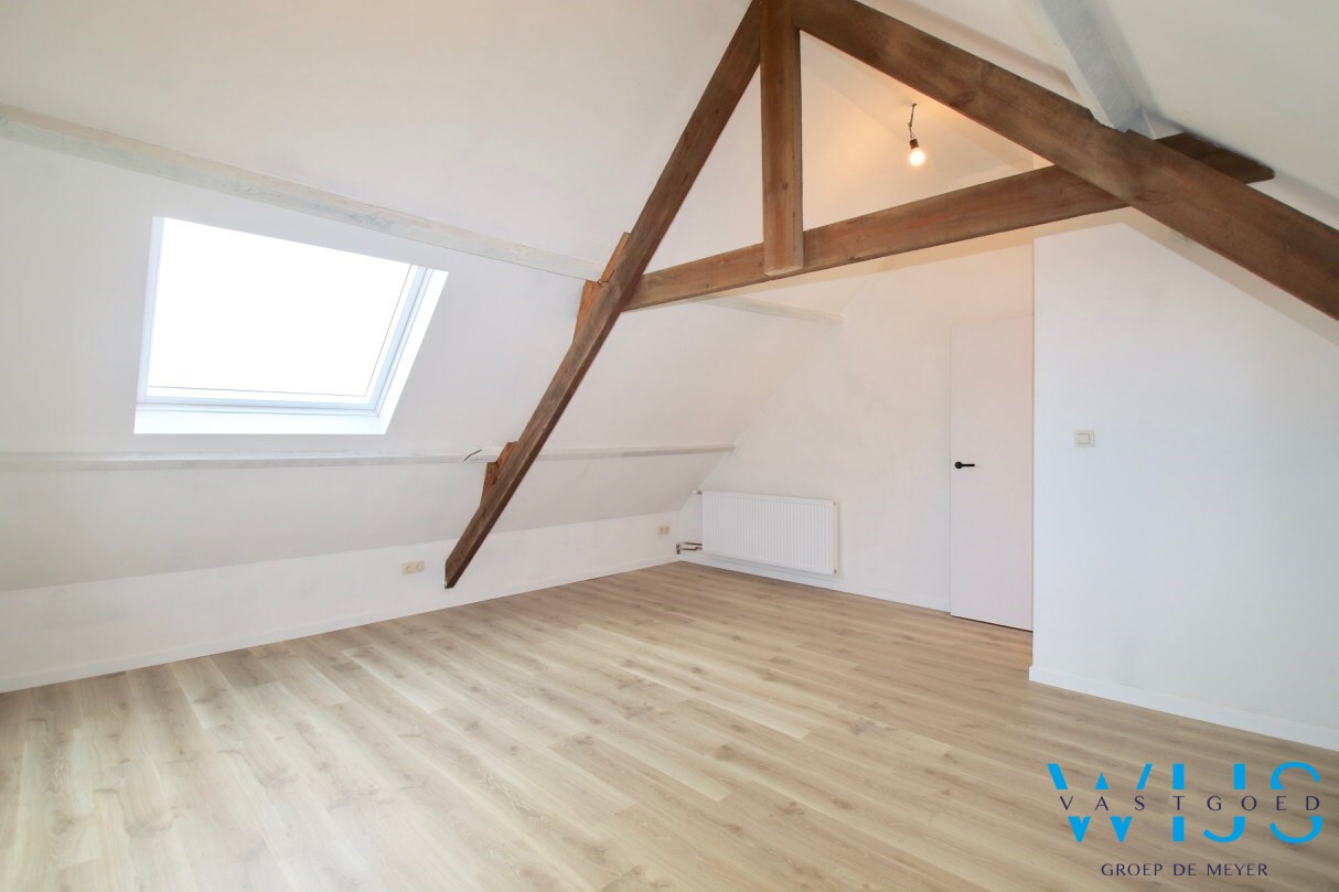 Volledig gerenoveerd woonhuis op 750m² in hartje Ertvelde ! 