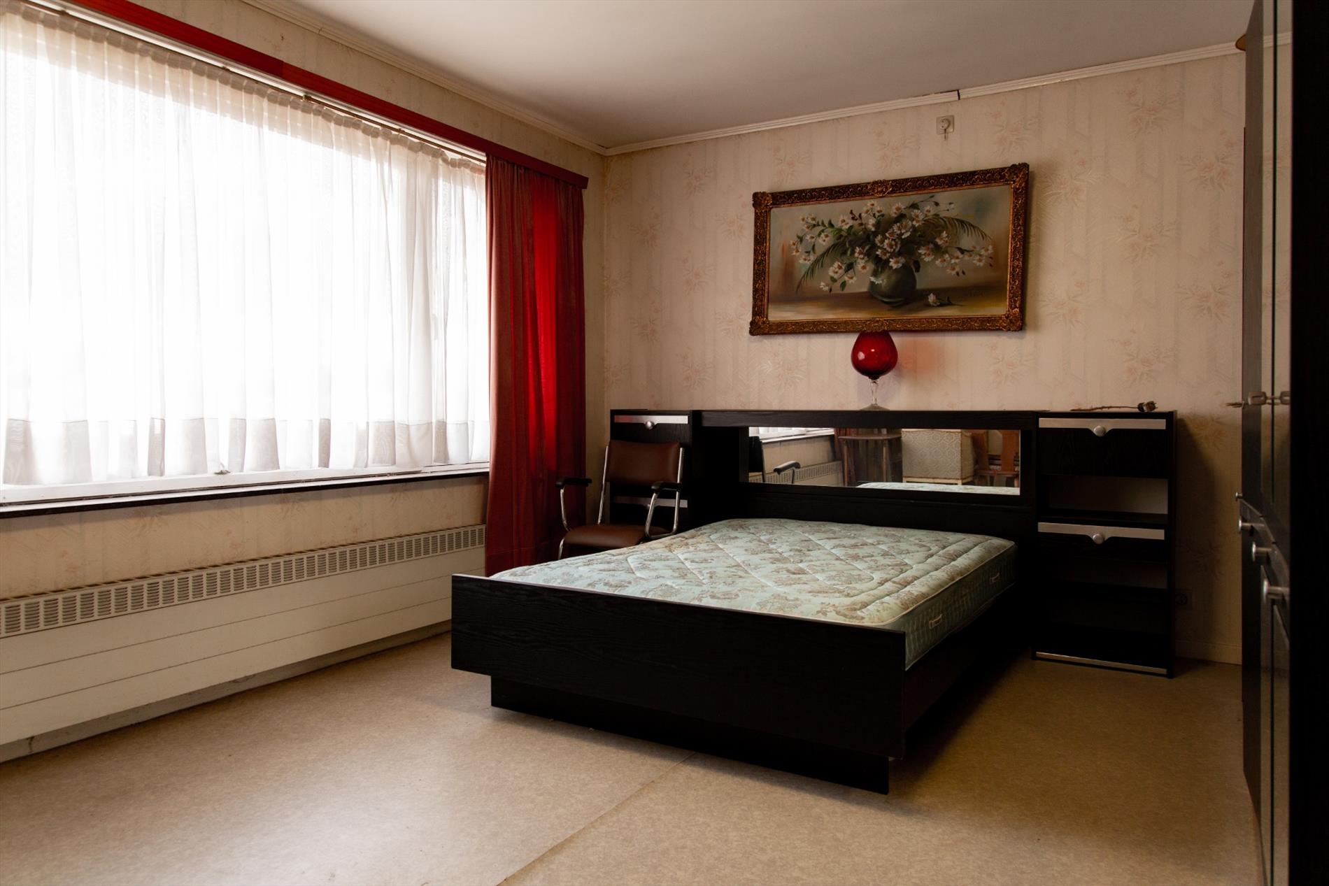 Grondig te renoveren rustig gelegen HOB 4 slpks, garage en tuin te Eeklo 