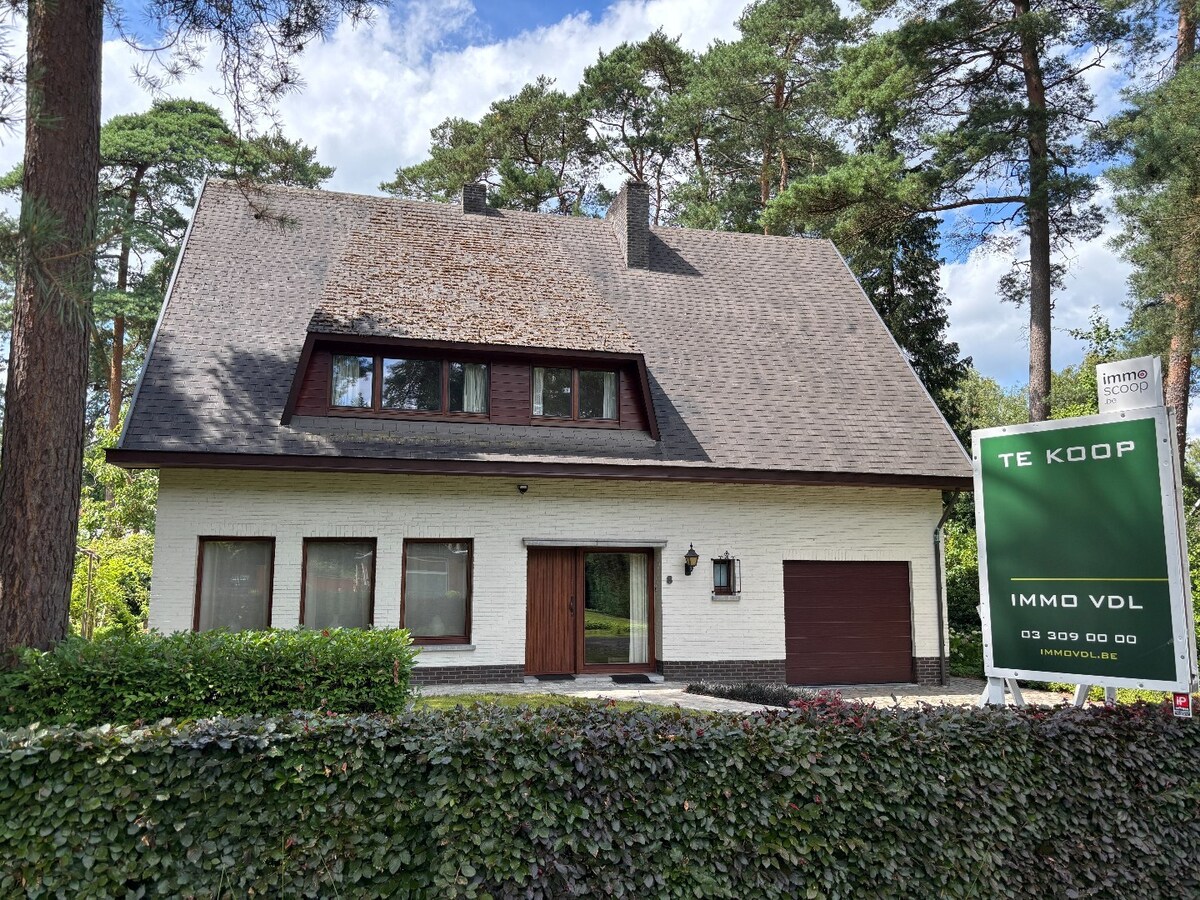 Ruime woning op prachtig perceel van 1.250 m² in ’s Gravenwezel – Zonnebos 