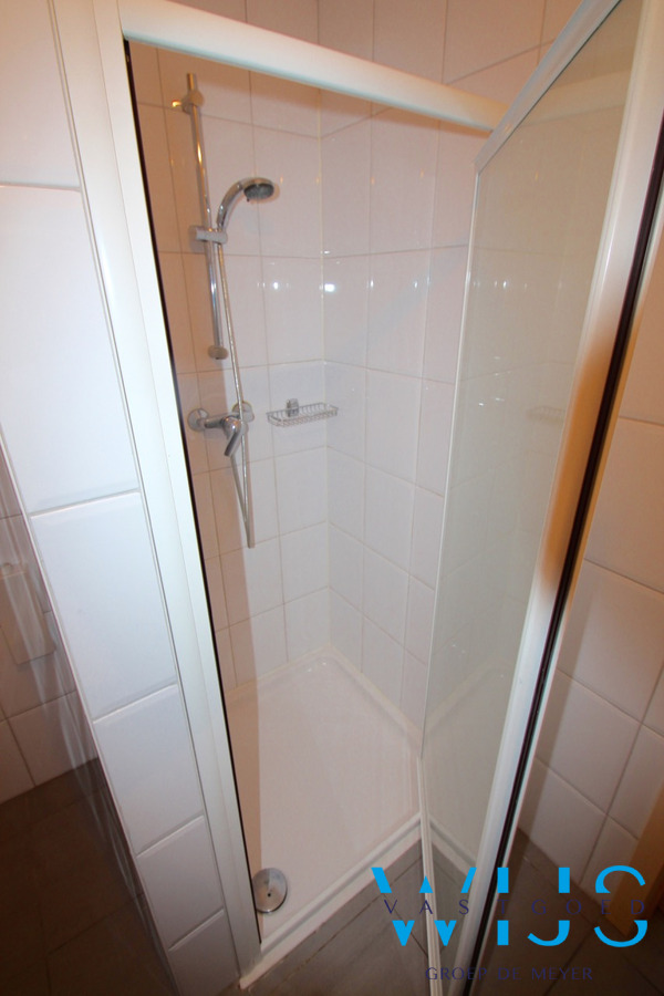 Zeer ruim lichtrijk appartement met 4 slaapkamers ! 