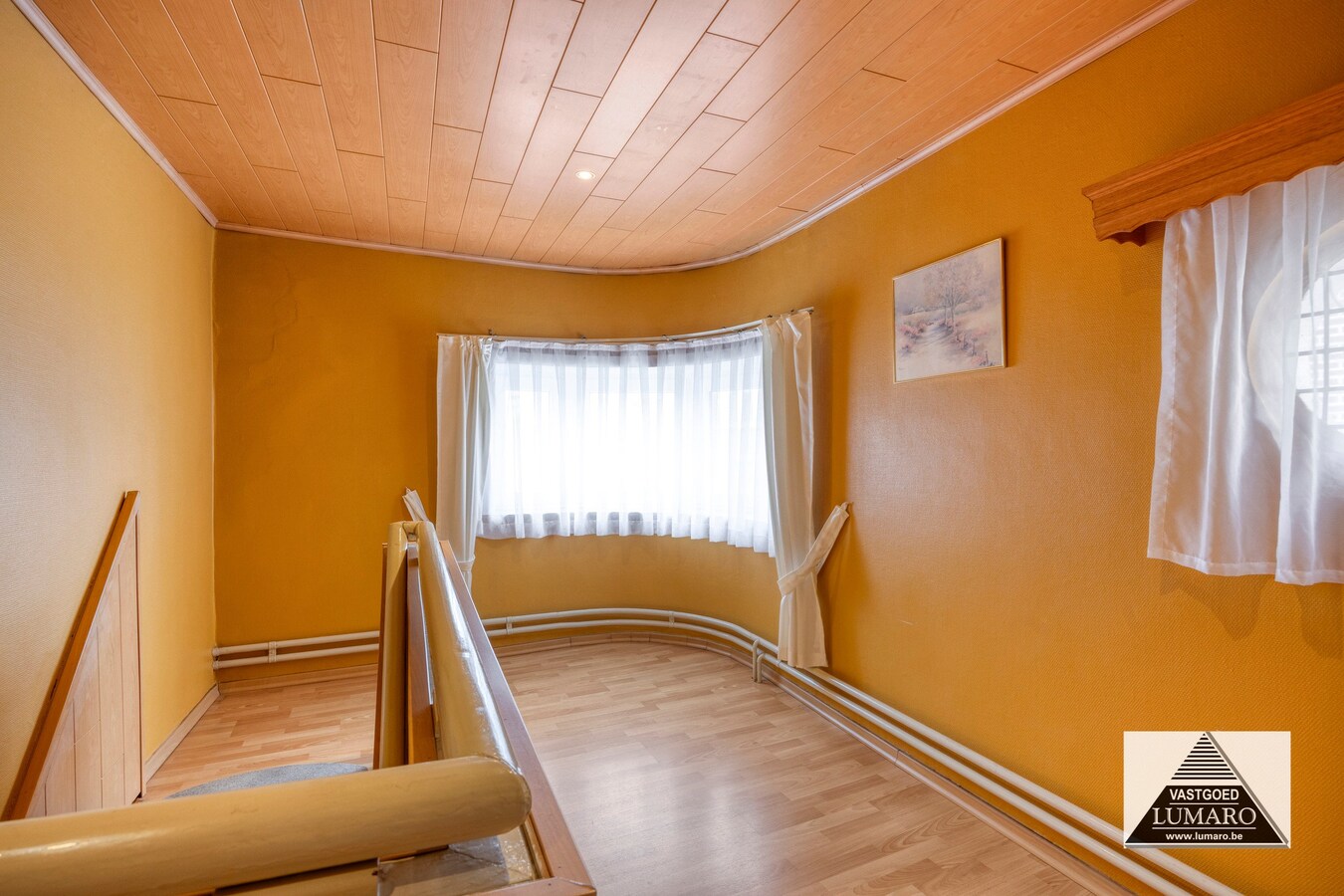 2  woongelegenheden met handelsruimte , grote tuin, 1448 m² 