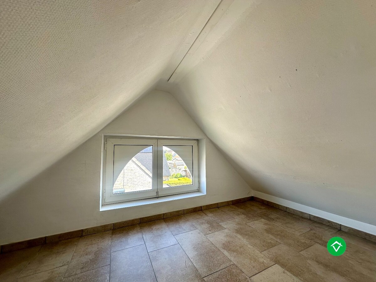 Instapklaar appartement met terras en 3 slaapkamers in een rustige wijk te Eernegem 