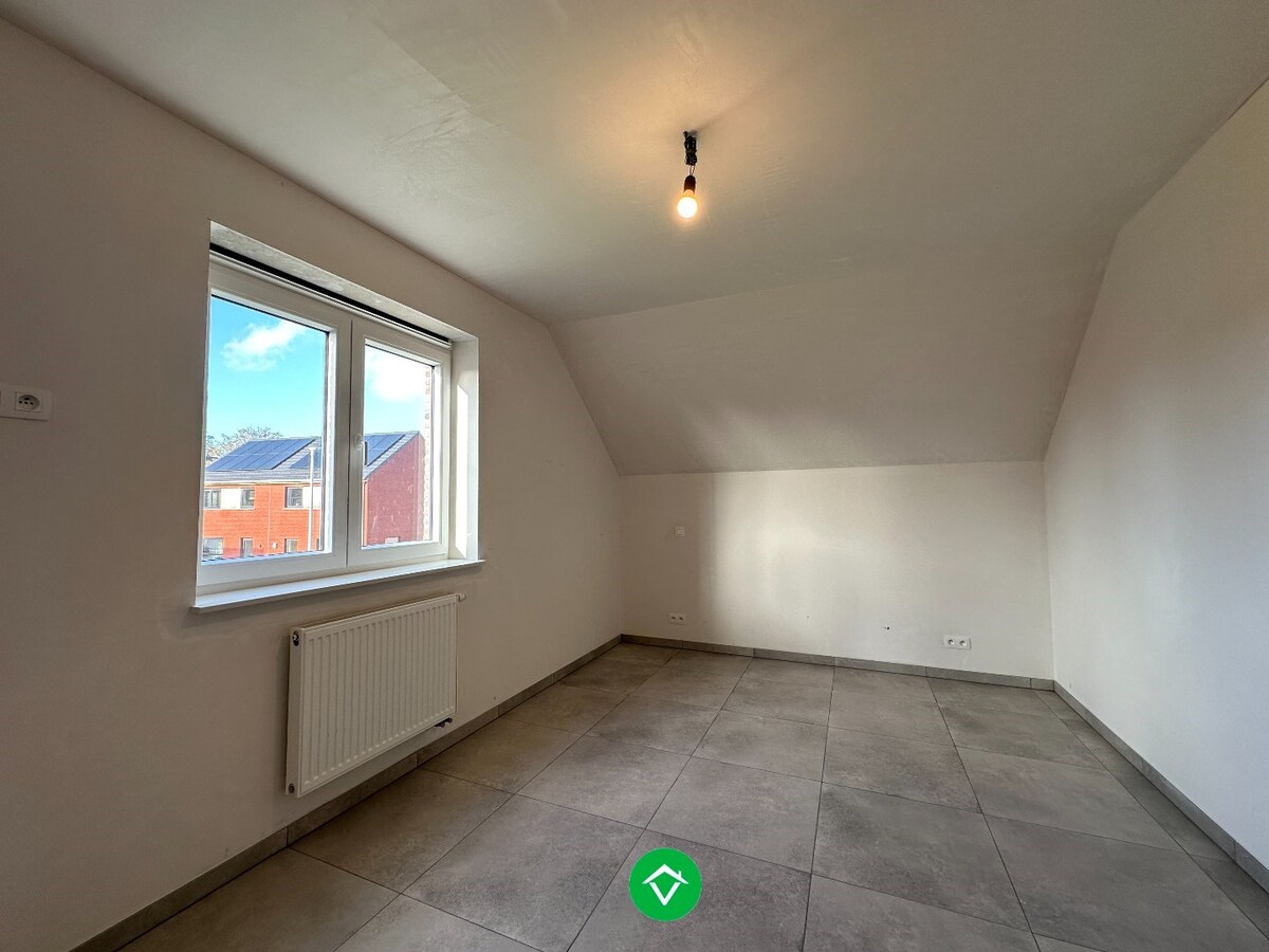 Moderne en lichtrijke nieuwbouwwoning met drie slaapkamers te Handzame (Kortemark) 
