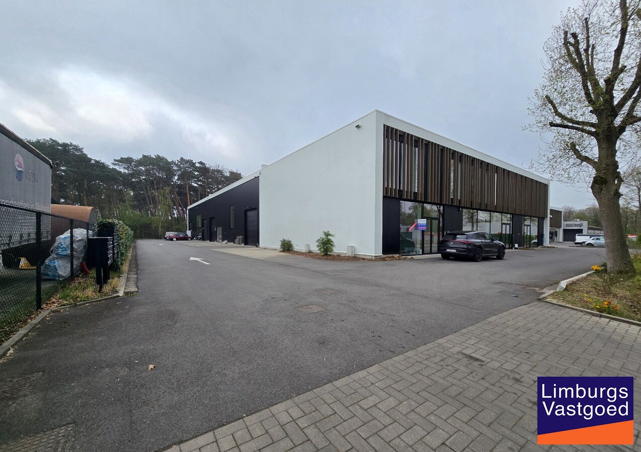 Recent magazijn, 216m², op industrieterrein 'Stadsheide', vlakbij Corda Campus 