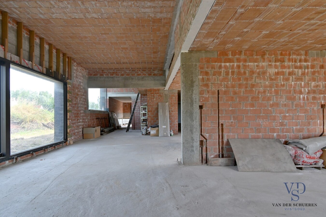 Eigentijdse woning (nog af te werken) te Vurste. 