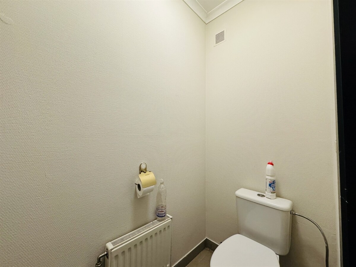 Unieke hoeve met woonst, 3 appartementen en paardenstallen op een ruim perceel van ca 1,2ha te Dilsen-Stokkem 