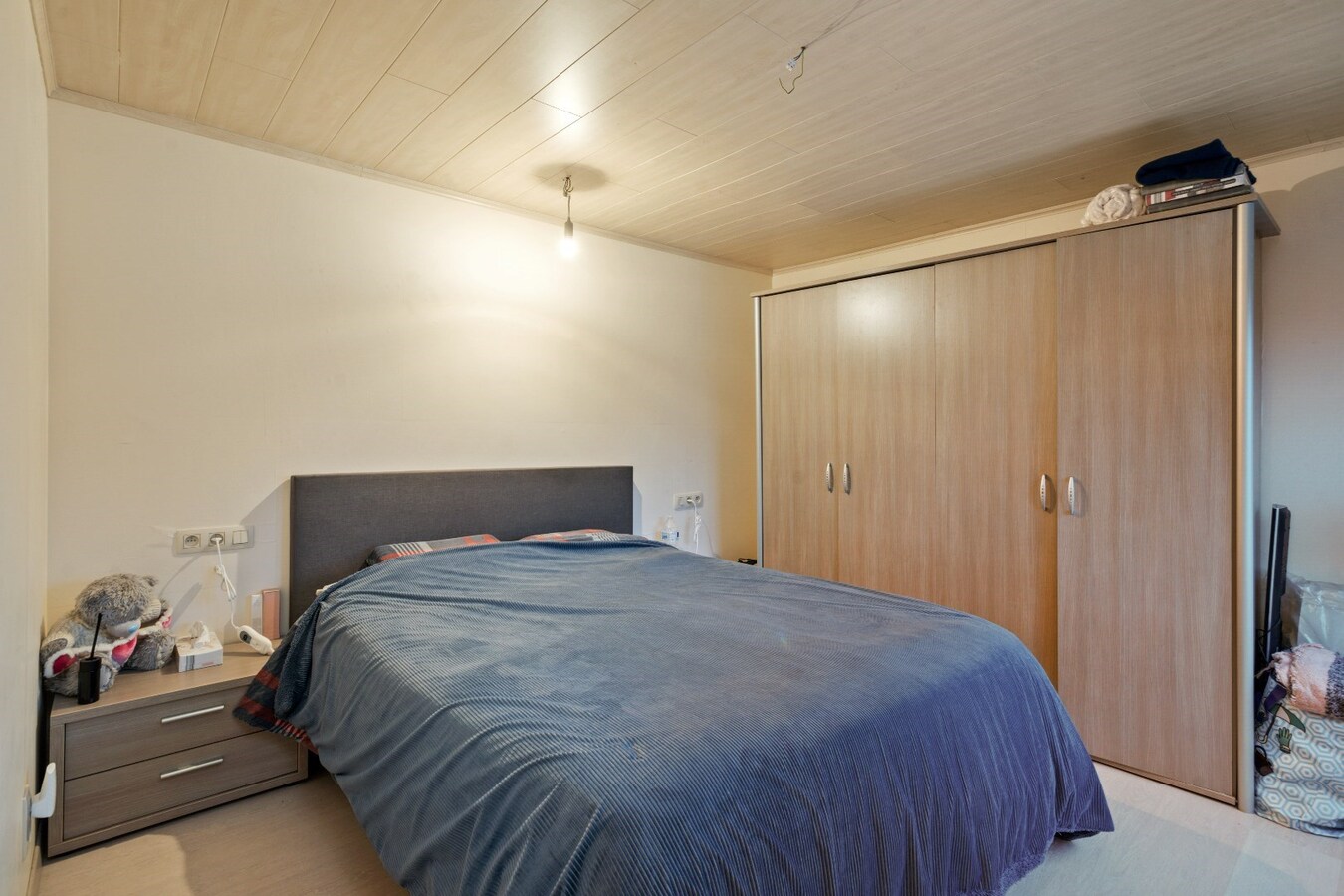 Centraal gelegen woning op ruim perceel van 721m² 