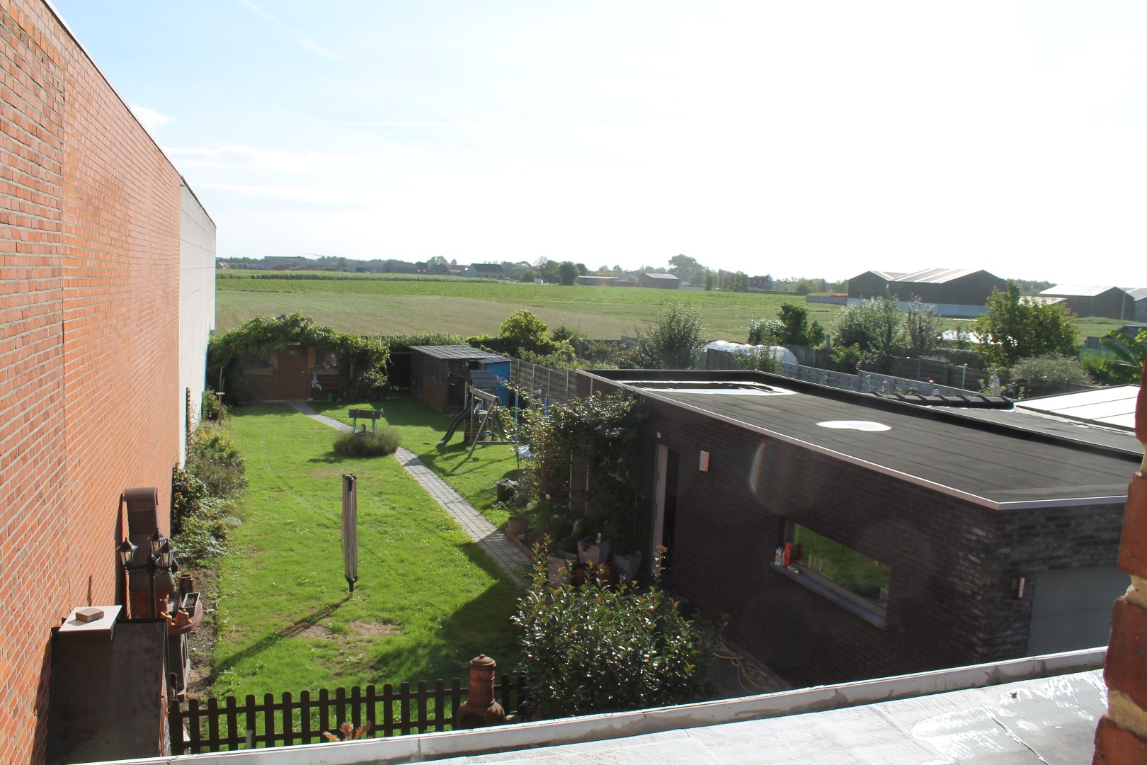 Degelijke en ruime gezinswoning met garage en tuin op 702m² 