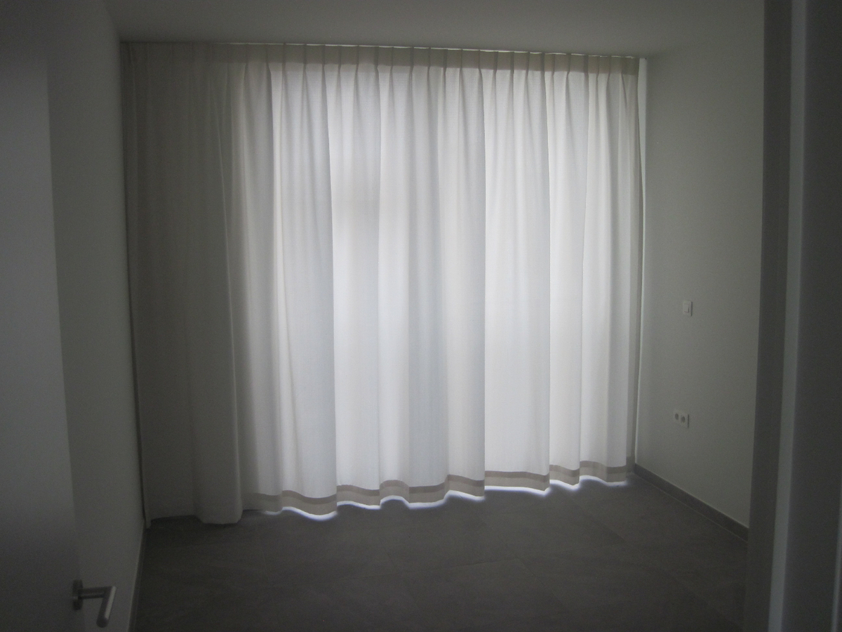 Penthouse-appartement met ruim terras. Geen vaste kosten. 