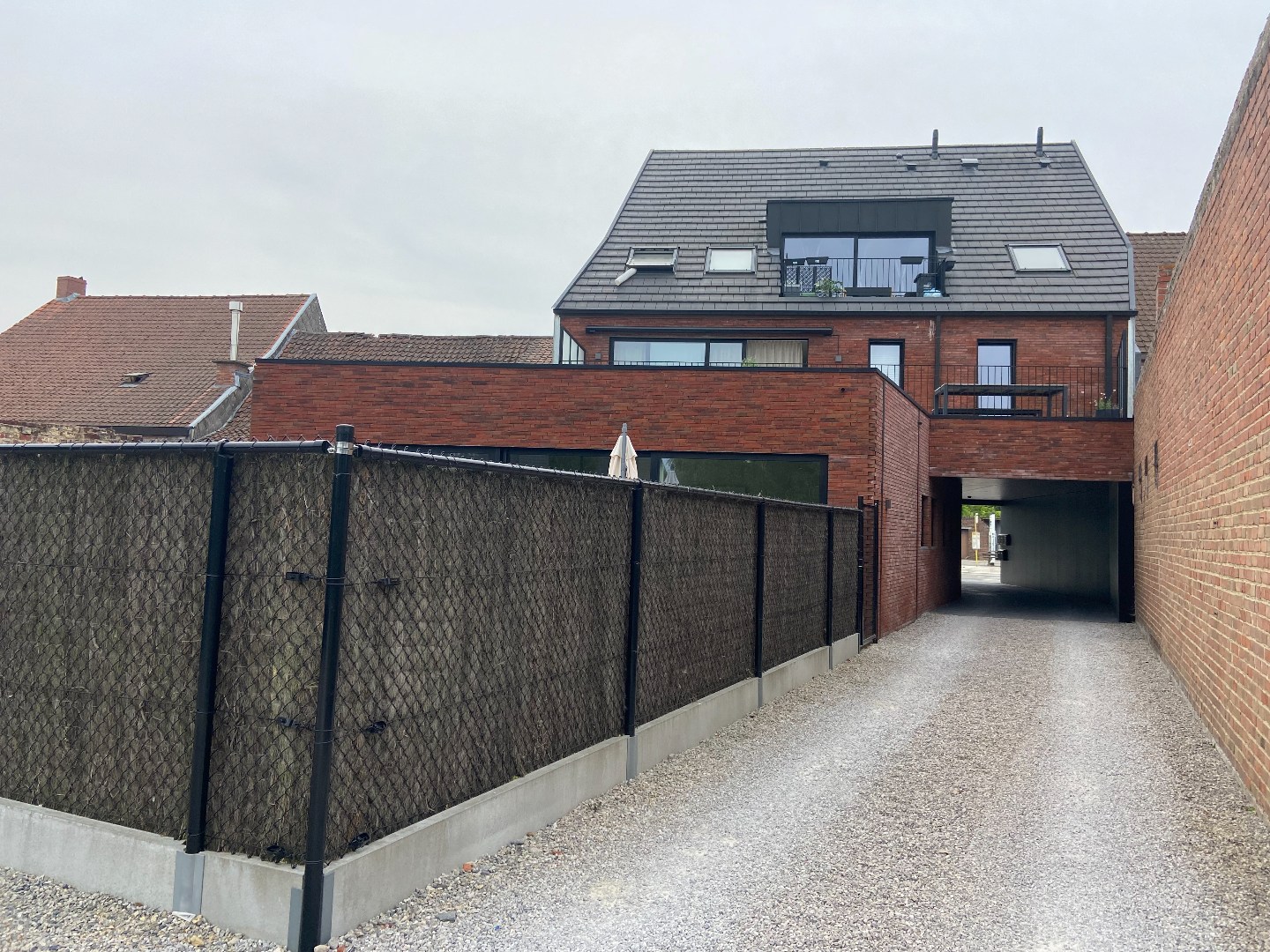 Zeer recent gelijkvloers appartement met 2 slaapkamers en grote tuin! 