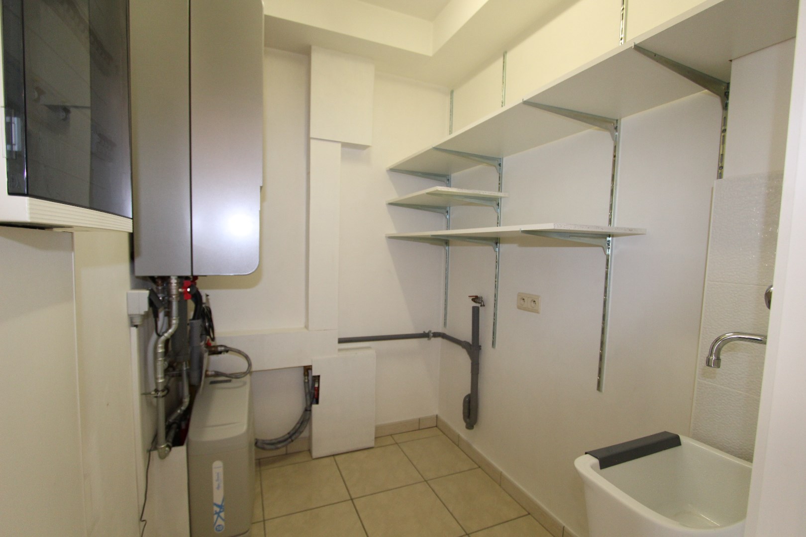 RUIM DUPLEX APPARTEMENT MET TERRAS EN AUTOSTAANPLAATS 