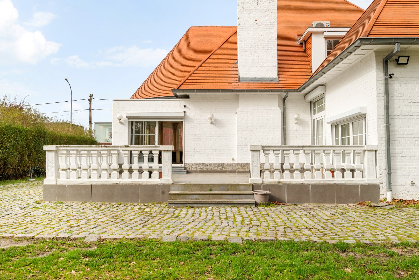 Stijlvolle villa met 5 slaapkamers op mooi perceel van 1325m² 