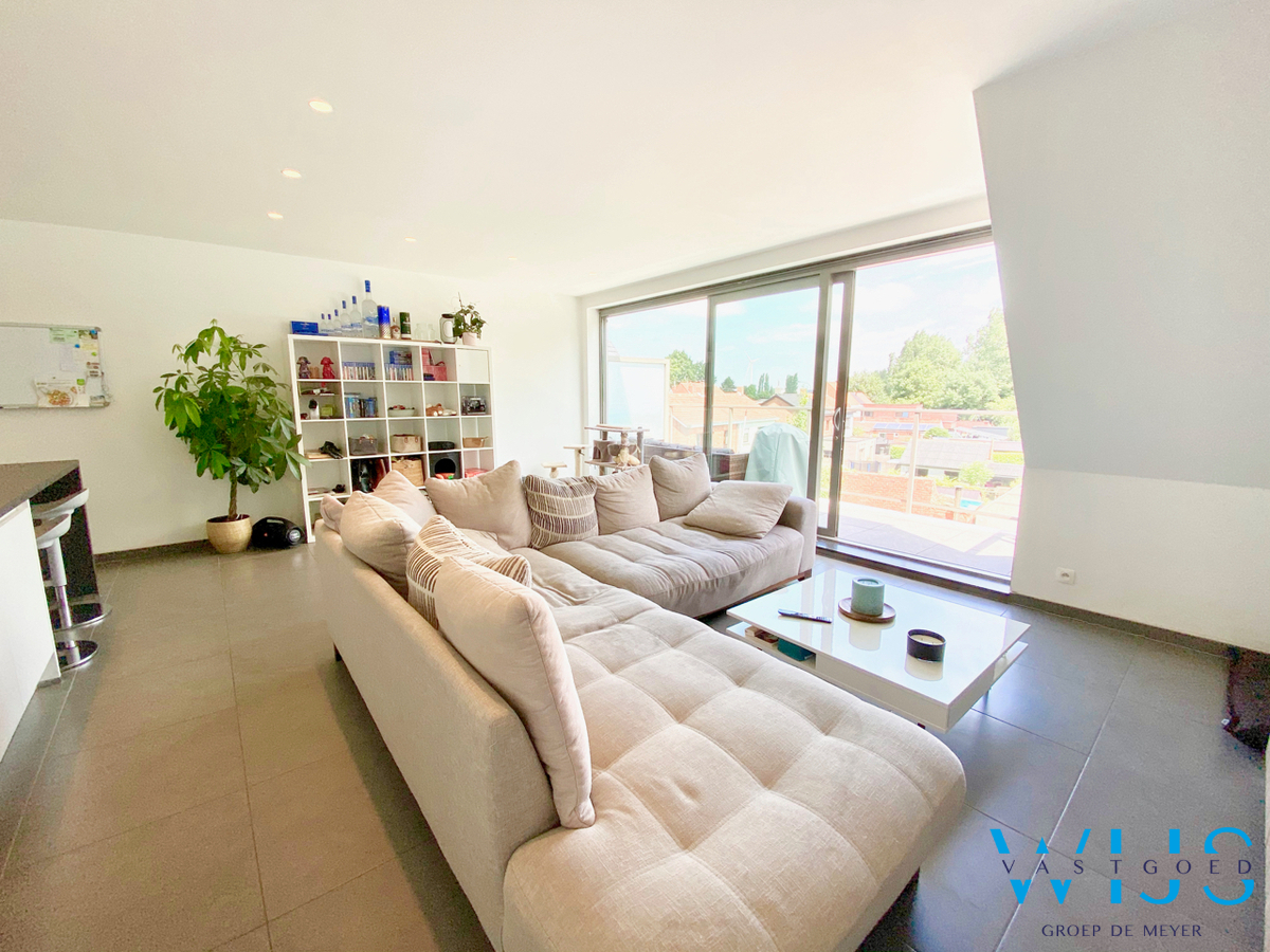 Instapklaar 2 slaapkamerappartement in hartje Wippelgem EVERGEM ! 