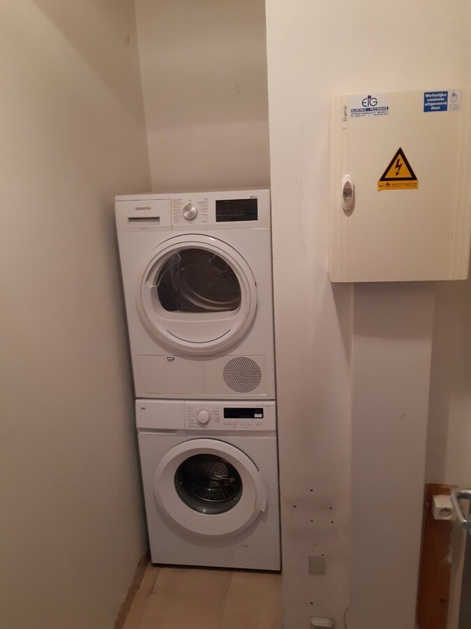 Eigentijds appartement met  autostaanplaats. Geen vaste kosten. 