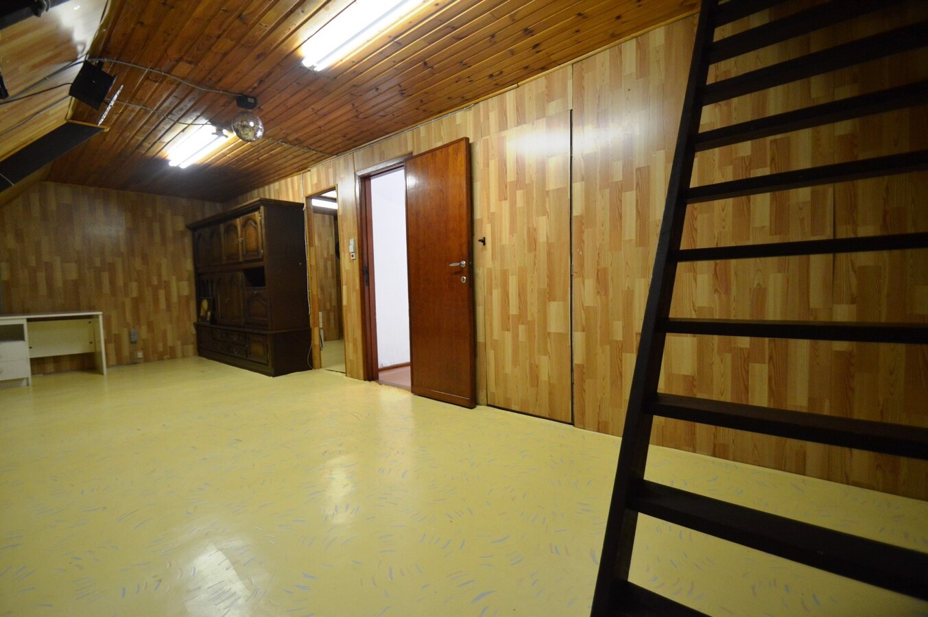 Zeer ruime gezinswoning met terras en garage - Heist 