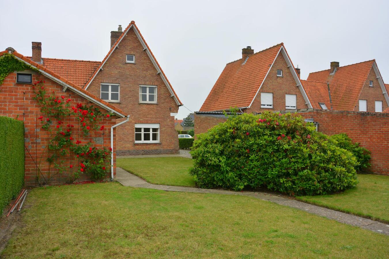 Karaktervolle halfopen woning met garage 