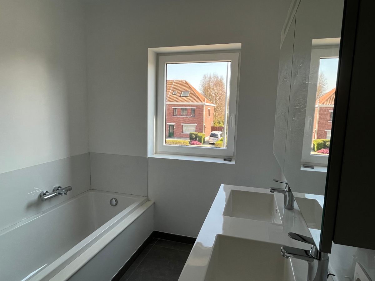 Moderne, hoogwaardige half open bebouwing te Eke ! 