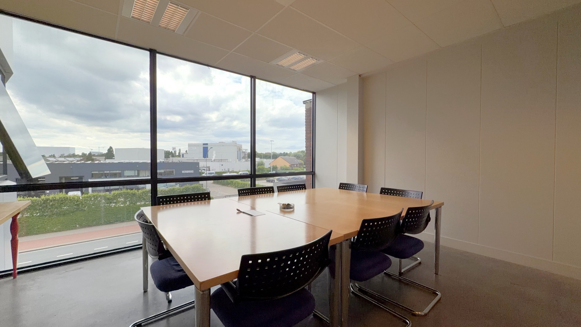 Kantoor te huur op toplocatie aan klaverblad E40xE17 in Gent