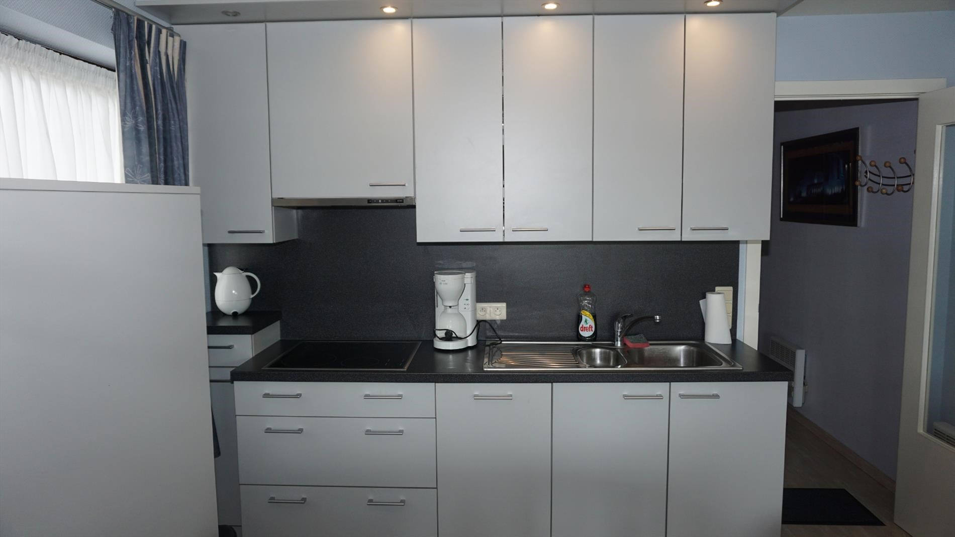 APP. MEUBLE - 2 CHAMBRES A COUCHER - BELLE VUE SUR LE PORT 