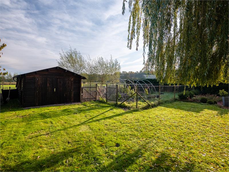 Landelijk gelegen vrijstaande woning op groot stuk grond! 