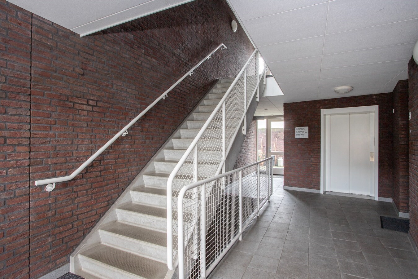 Op de tweede verdieping van appartementencomplex Molenstaete in Lieshout gelegen royaal appartement (2 slaapkamers). 