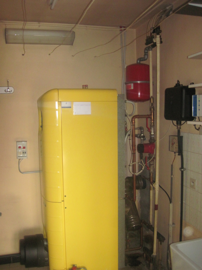 Bijzonder degelijke en ruime Half Open Bebouwing. 