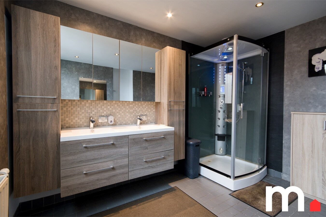 Uniek handelshuis met woonst op toplocatie – 220m² commerciële Ruimte + 165m² woning 