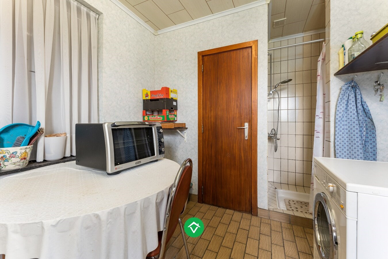 Alleenstaande woning met drie slaapkamers en dubbele garage in centrum Koekelare 