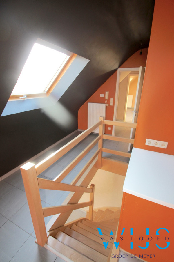 Zeer ruim lichtrijk appartement met 4 slaapkamers ! 