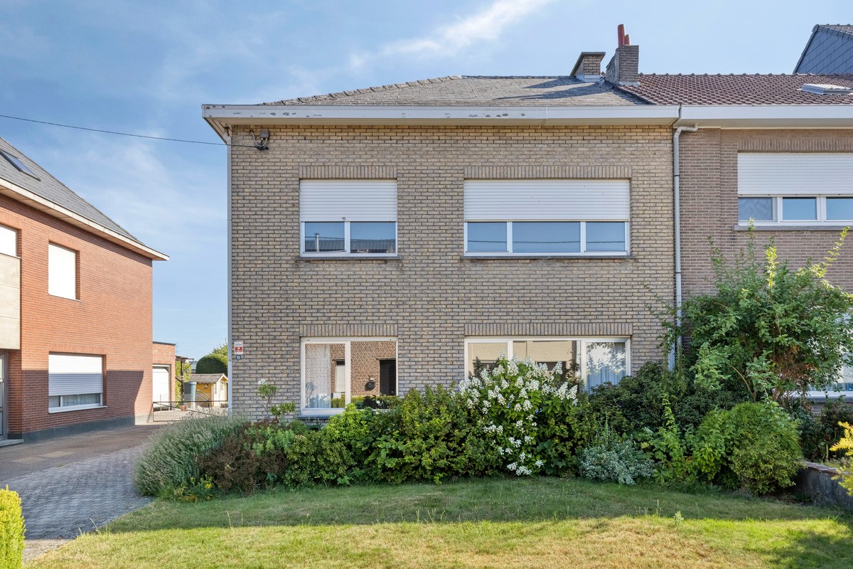 Gelijkvloers appartement met 2 slaapkamers, terras en tuin 