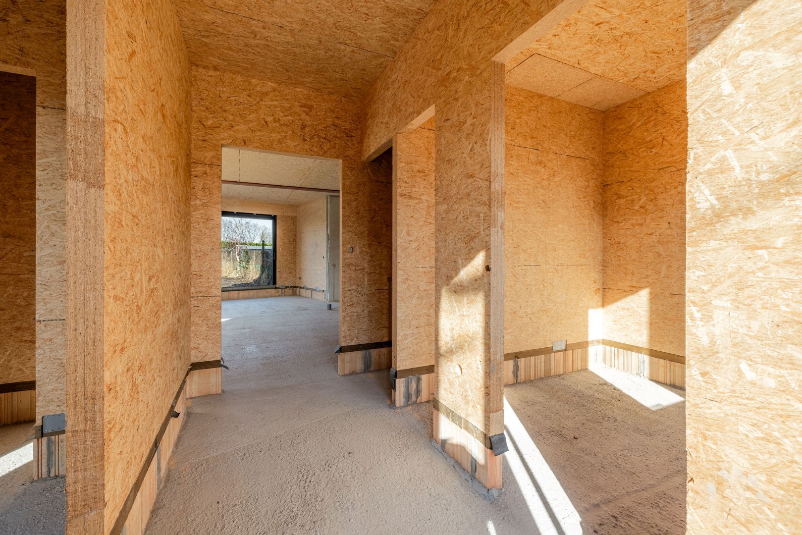 Exclusieve woning met 5 slaapkamers en royale tuin in Kruibeke, vlak bij Antwerpen 