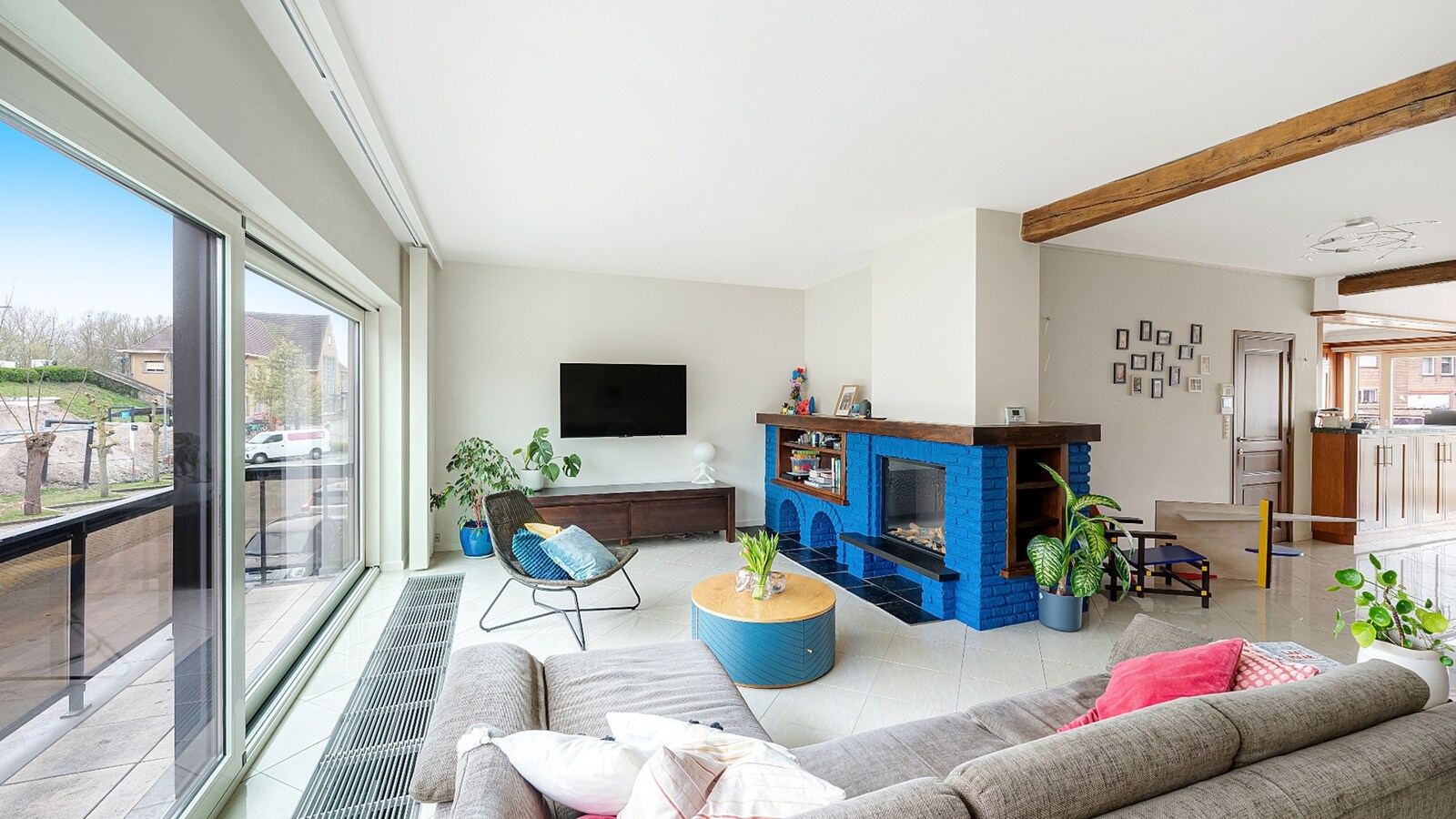 Ruime bel-etagewoning met garage en zonnepanelen in hartje Heist. 