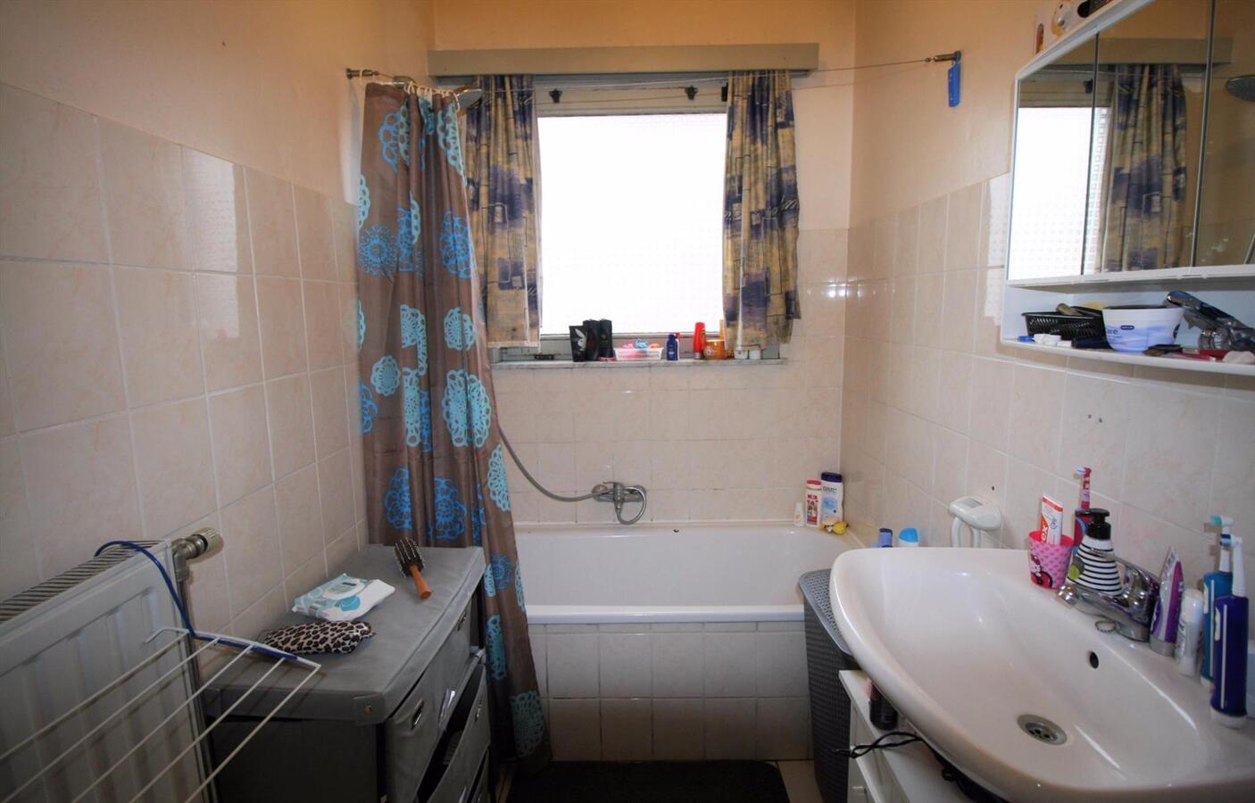 Appartement gelijkvloers met handelspand in Zedelgem 