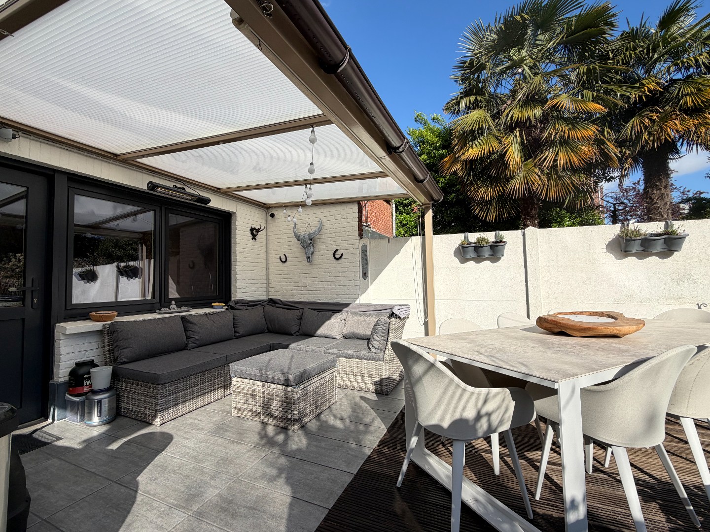 Instapklare bel-etage woning met mooi aangelegde tuin in Merksem 