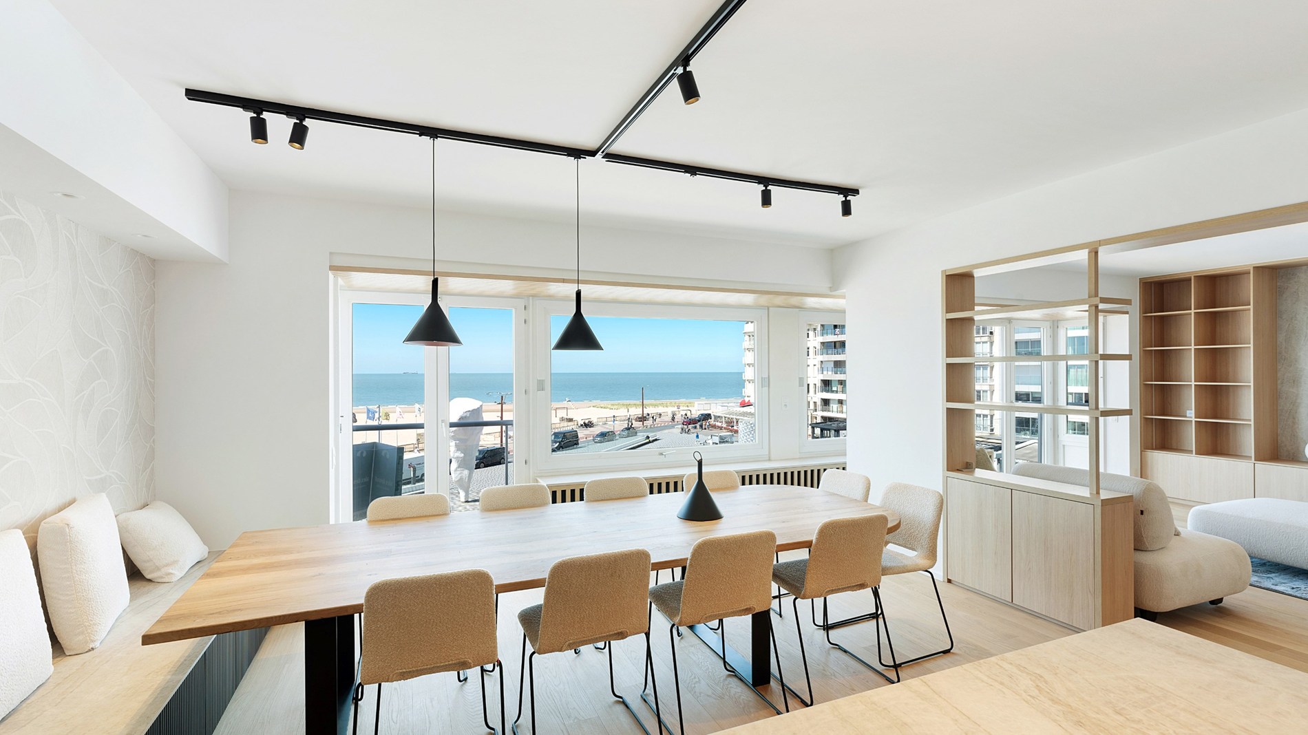 Exclusief ruim plateau-appartement met frontaal zeezicht aan het Rubensplein – met optie tot inpandige parking 