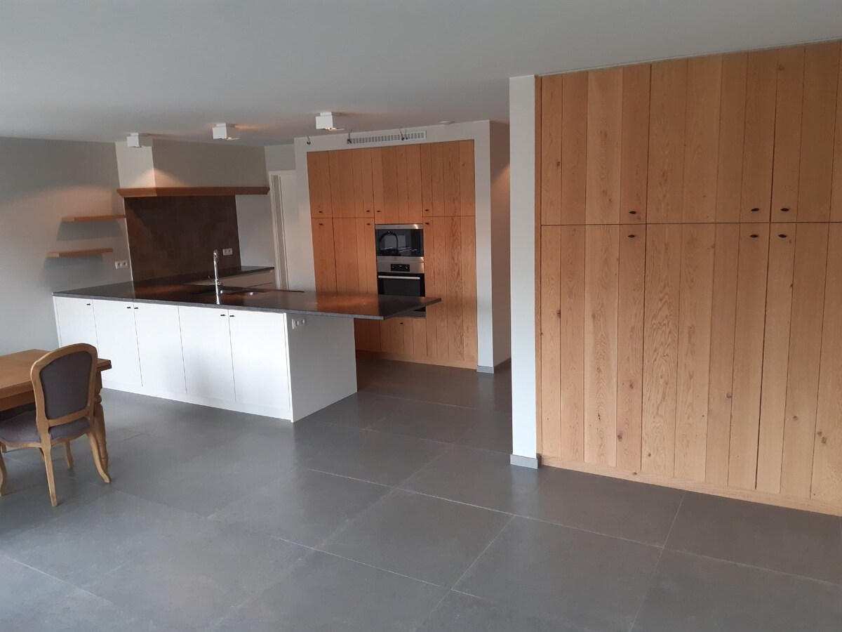 Uitstekend gelegen BEN-appartement in hartje Asper. 