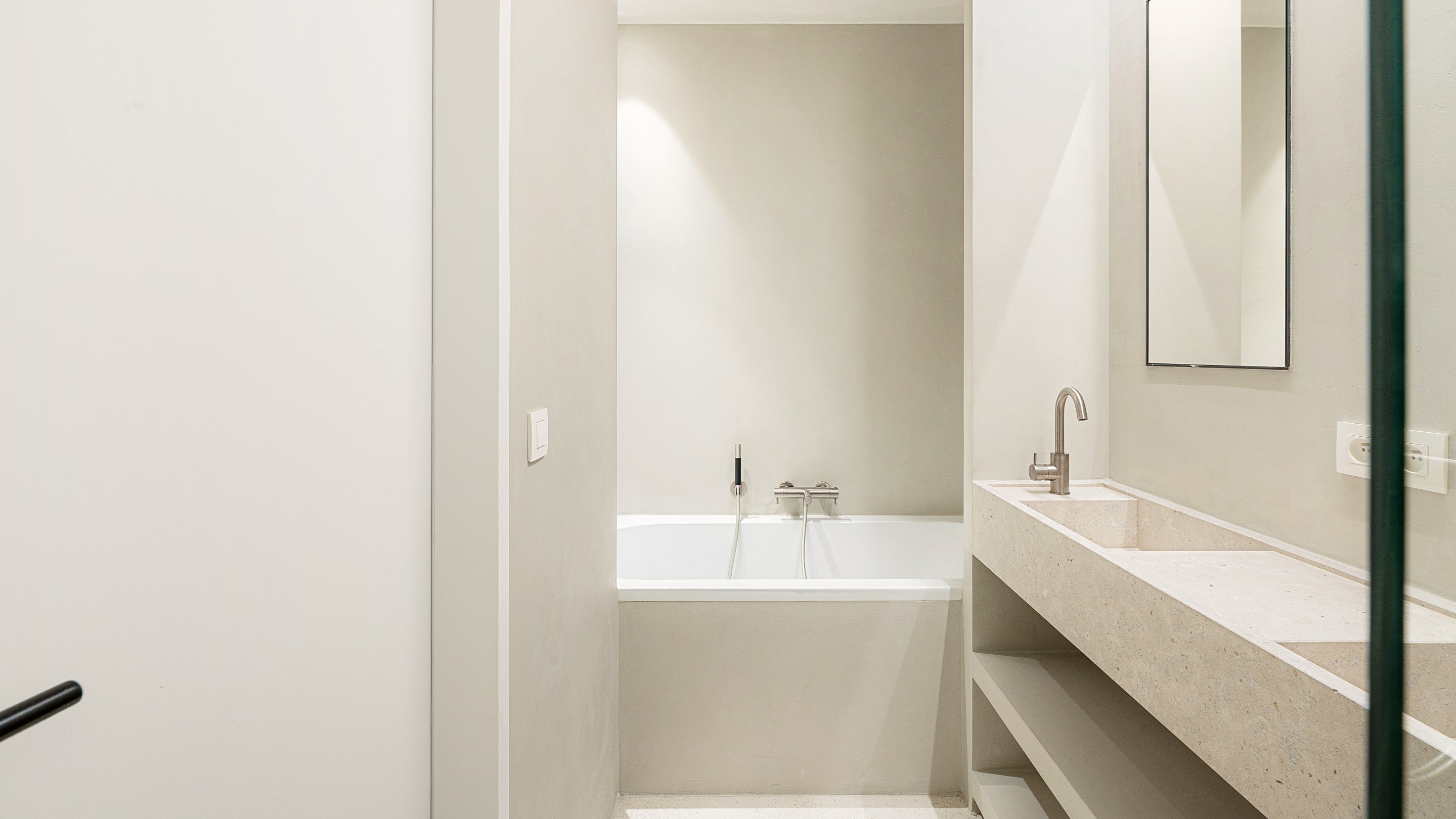 Prachtig afgewerkte nieuwbouwwoning met 4 slaapkamers gelegen in het oude Knokke. 