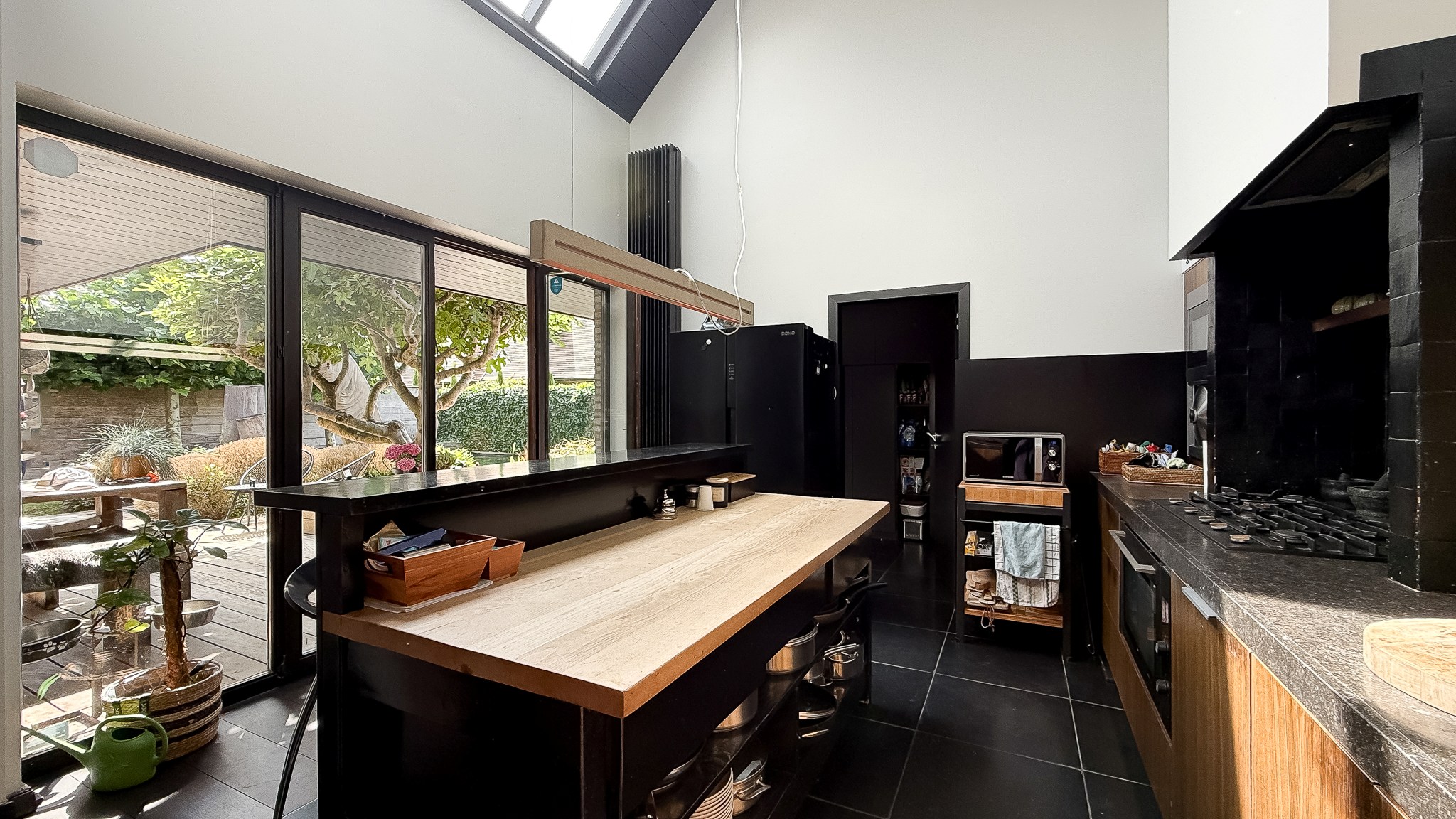 Architecturale villa - perfect voor een vrij beroeper - gelegen in een residentiele wijk 