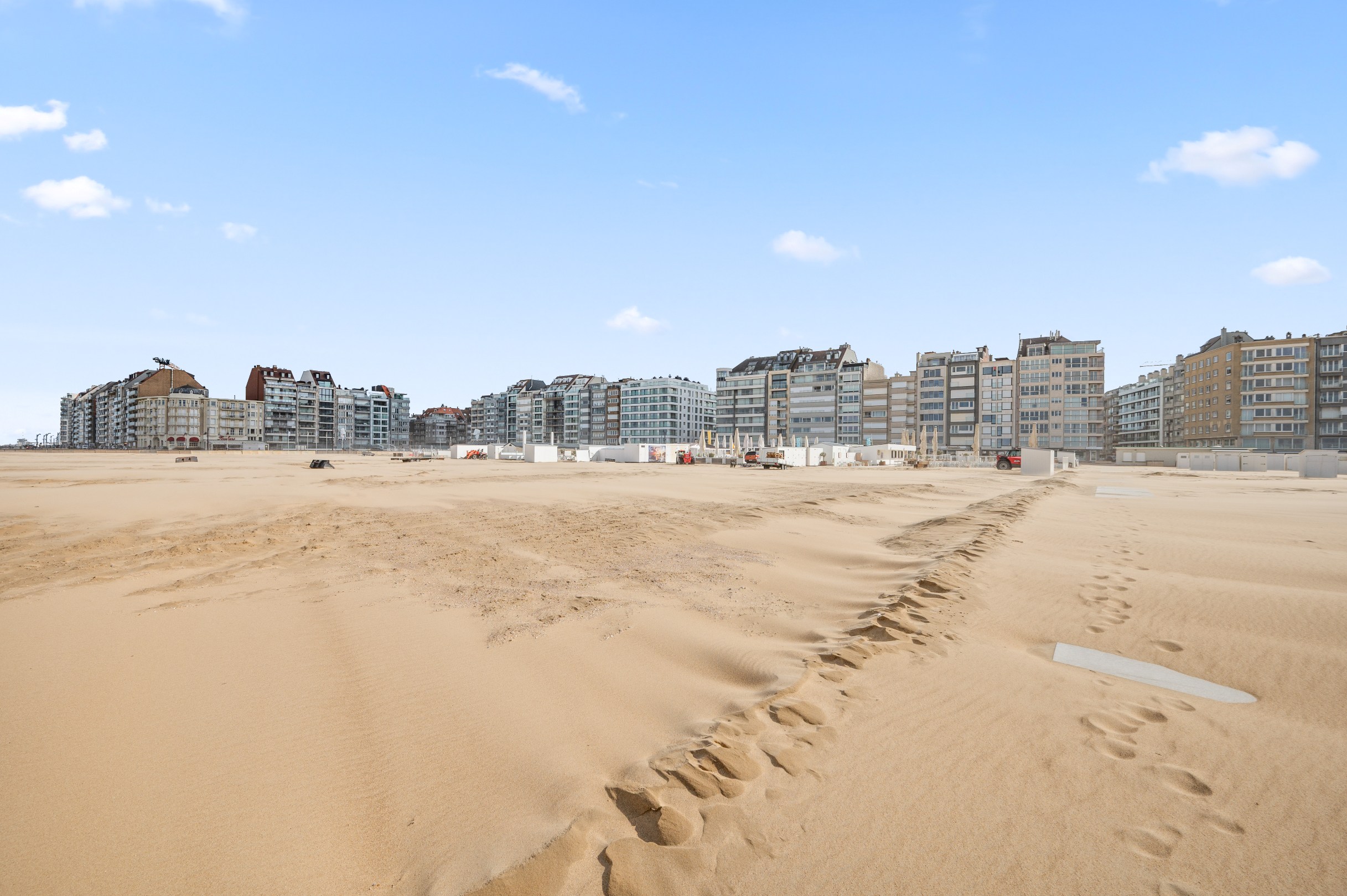 Appartement de vacances confortable et magnifiquement rénové avec vue frontale sur la mer, situé près de la place Rubens. 