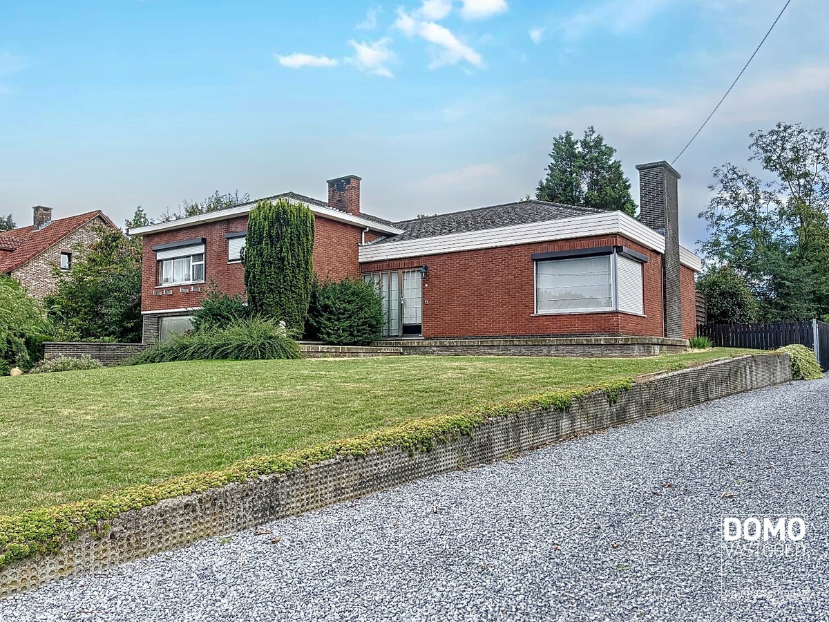 Ruime woning met tuin, inpandige garage en 4 slaapkamers in Linkhout. 