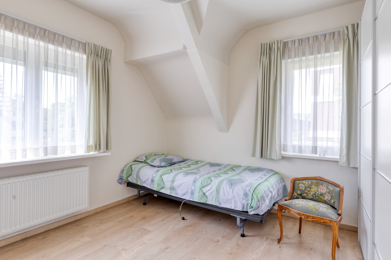Statige woning met prachtige tuin op een unieke ligging in Geel-centrum 