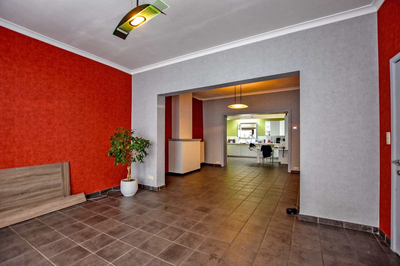 Goed gelegen gesloten bebouwing met 3 slaapkamers en tuin op 160m² te Adinkerke (De Panne). 