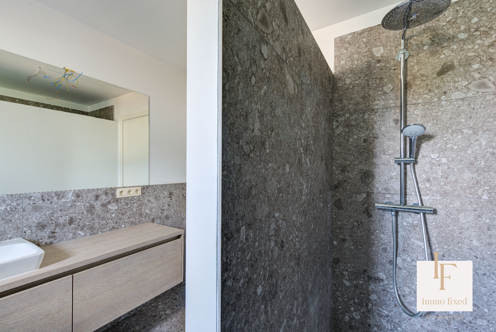 Duplex (gelijkvloers) van 134m2 met tuin en parking te ZOERSEL! 