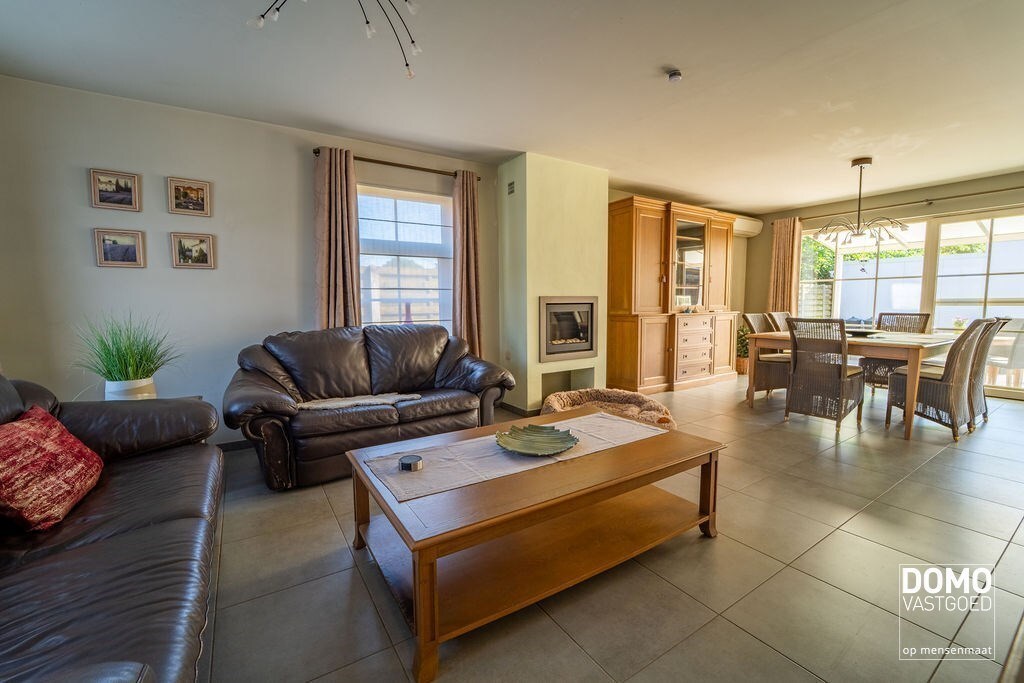 Ruime villa met paardenaccommodatie en wedstrijdstal gelegen te Herk-de-Stad - EPC-label: B - Bewoonbare vloeroppervlakte: 296m² 