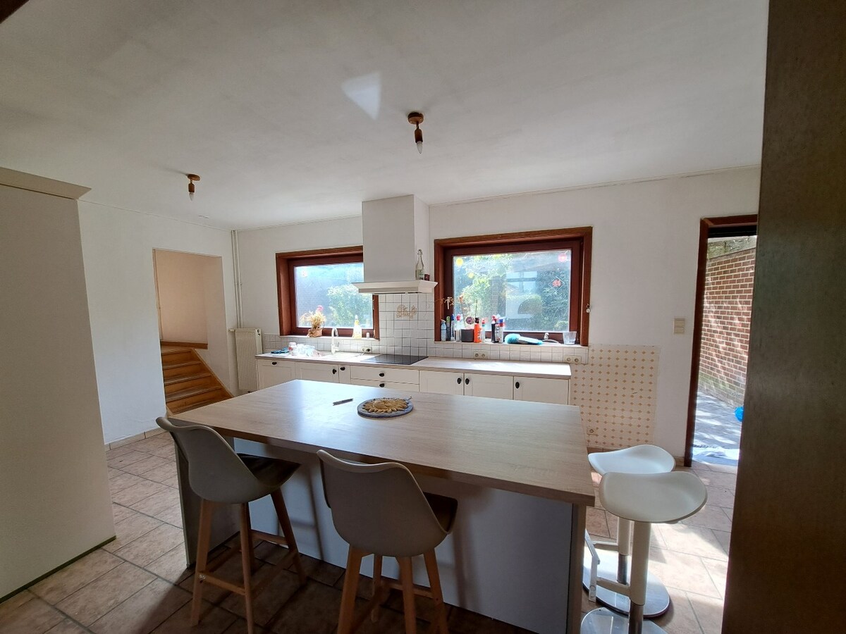 Maison style fermette alliant charme et confort bénéficiant d'un jardin exceptionnel 